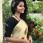 Anupama Parameswaran Instagram - Vishu vibes 🌟 #dadclicks Clicked by @parameswaranerekkath