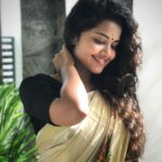 Anupama Parameswaran Instagram - Vishu vibes 🌟 #dadclicks Clicked by @parameswaranerekkath