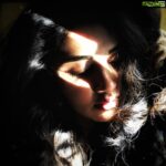 Anupama Parameswaran Instagram - Lights ♥️ #selfiegoals