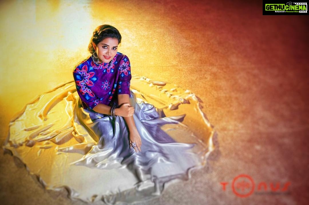 Anupama Parameswaran Instagram - Clicked by @toonusunny 💃🏻 Makeup by @renju_renjimar 🤗 Styled by @arathijayaraj For #grihalakshmimagazine