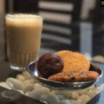 Anupama Parameswaran Instagram - Chaaya ,parippuvada ,unniyappam and Marie gold biscuit 😛 My evening can't be better 😘 #nostalgia
