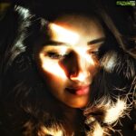 Anupama Parameswaran Instagram - Lights ♥️ #selfiegoals