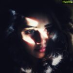 Anupama Parameswaran Instagram - Lights ♥️ #selfiegoals