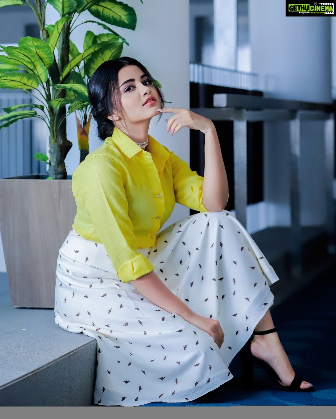 Anupama Parameswaran Instagram - Throwback 😀😀😀 Design and styled by: @madhulathareddylabel Shot by: @karteeksivagouni and team @mudiraj_navin Makeup: @shelarpravin99 Hairstyle: @kaminihairstylist As always u guys are amazing ♥️♥️♥️