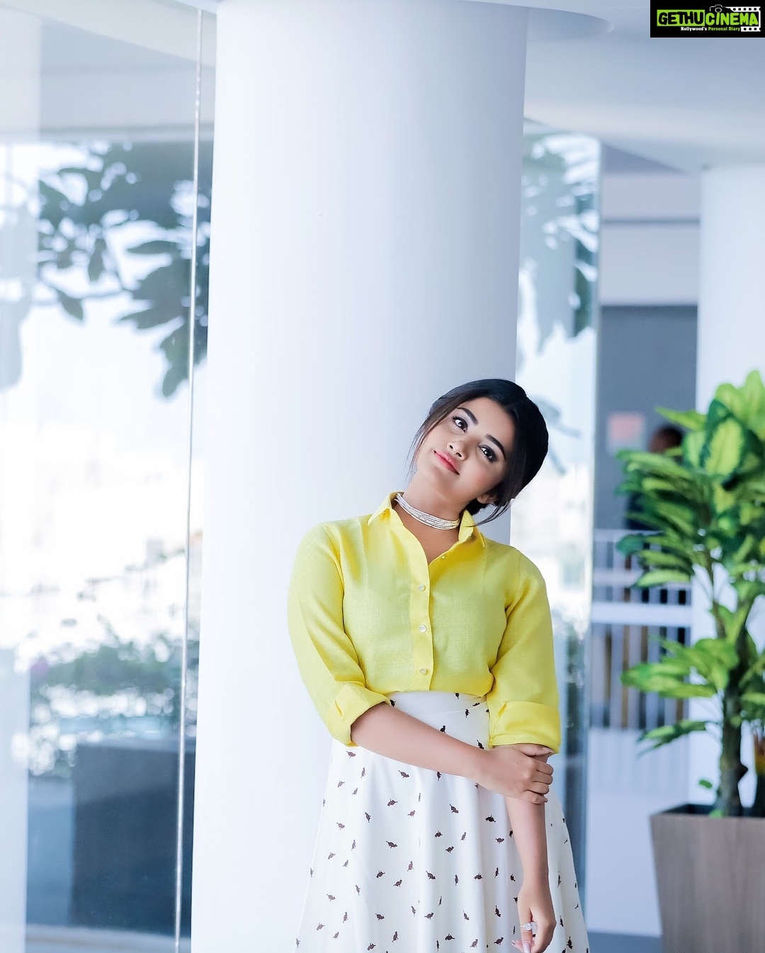 Anupama Parameswaran Instagram - Throwback 😀😀😀 Design and styled by: @madhulathareddylabel Shot by: @karteeksivagouni and team @mudiraj_navin Makeup: @shelarpravin99 Hairstyle: @kaminihairstylist As always u guys are amazing ♥️♥️♥️