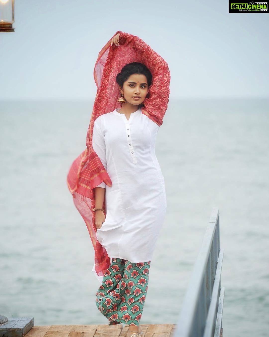 Anupama Parameswaran Instagram - Introducing to u all that wonderful girl π©π»@mekala.sreemukhi who styled me in #vunnadhiokatezindagi ........ Getting a lot of compliments on the same π Thank you so much bangaaarammm for making me feel like a princess πΈ Without you "Maha" would have been incomplete π Really happy for u πand all the very best sreemukhiakka β₯οΈ Lots of love π