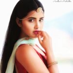 Anupama Parameswaran Instagram - Think like a queen. A queen is not afraid to fail. Failure is another steppingstone to greatness. Credits ♥️ Design by : @madhulathareddylabel Shot by: @karteeksivagouni Jewellery by: @aarni_by_shravani styled by: @sowkyareddyofficial Makeup by: @shelarpravin99 Hairstyle by: @talekarvaijayanti #princessdiaries ♥️💋