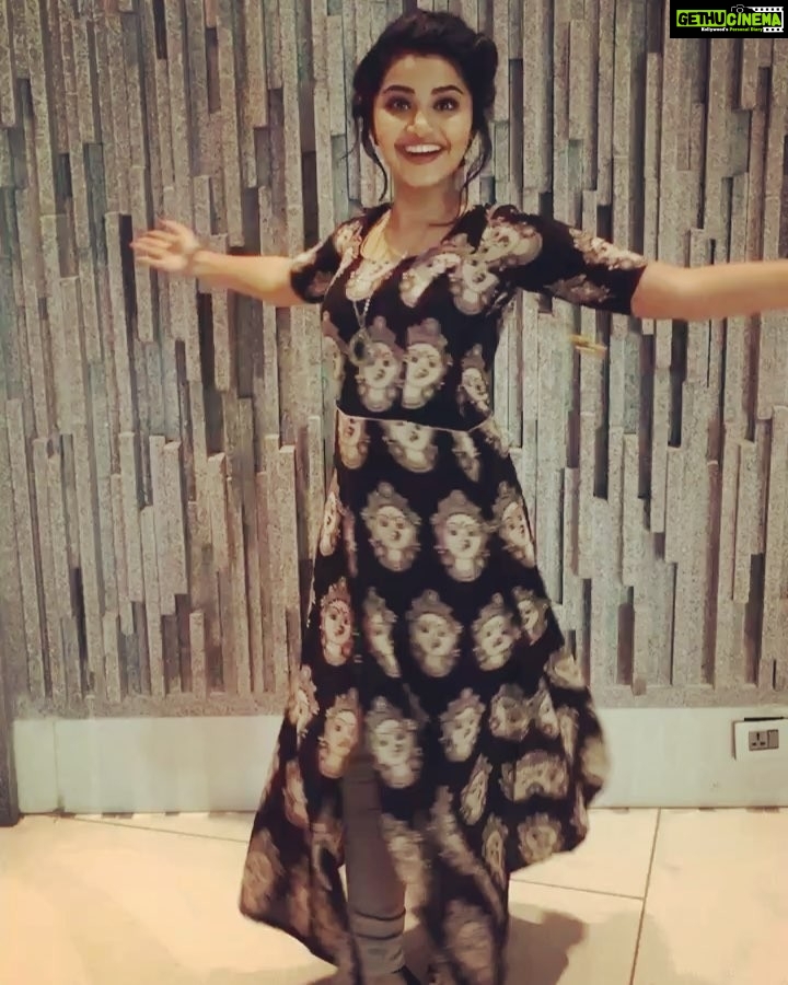 Anupama Parameswaran Instagram - Vunnadhi Okate Zindhagi Let's enjoooooooy 💃🏻 Credits : @meghanaalluri dear 💋