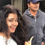 Anupama Parameswaran Instagram - Hehe look who is here with a little weird expression 😜 Director @merlapaka 🙈🙉🙊 #krishnarjunayudham #shootdiaries 😍 Europe/Prague