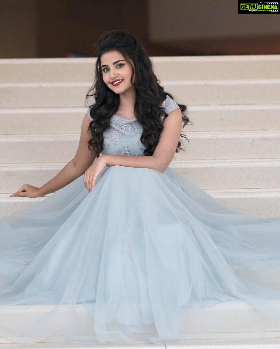 Anupama Parameswaran Instagram - Vunnadhi Okate zindagi pre-release event ❤️ Outfit - @VinetiBolaki Jewellery - @kalasha_finejewels Photography @chandan_venigella Styled by @ShravyaVarma Makup by @shelarpravin99 Hairstyle by @kaminihairstylist Thanku guys 🖤loved it