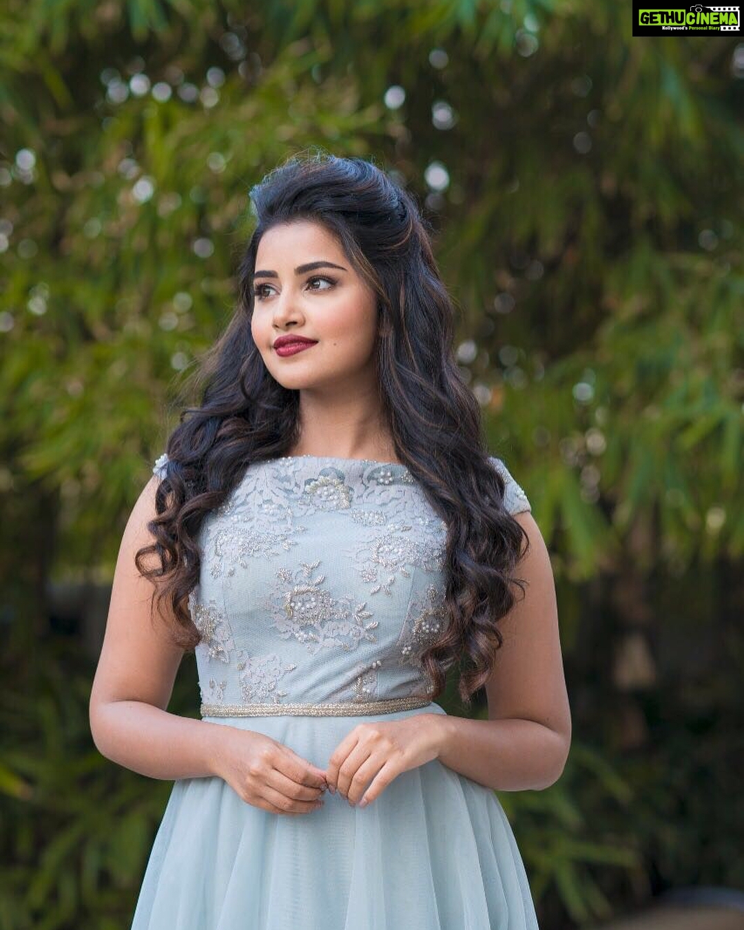 Anupama Parameswaran Instagram - Vunnadhi Okate zindagi pre-release event ❤️ Outfit - @VinetiBolaki Jewellery - @kalasha_finejewels Photography @chandan_venigella Styled by @ShravyaVarma Makup by @shelarpravin99 Hairstyle by @kaminihairstylist Thanku guys 🖤loved it