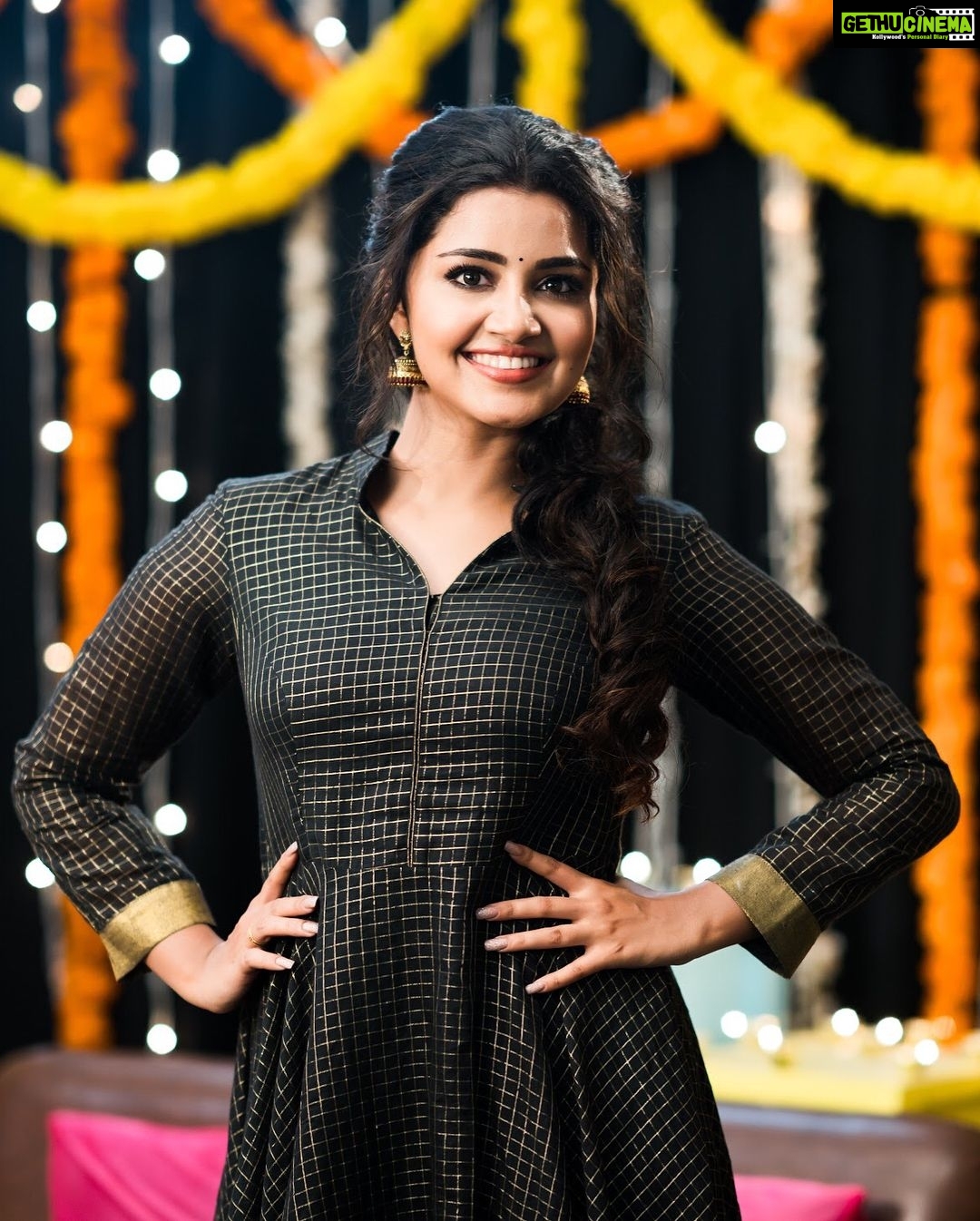 Anupama Parameswaran Instagram - Credits Styling: @meghanaalluri Outfit by: @labelma.ya Photography: @anvesh_yadav @puchi.photography Makeup : @shelarpravin99 Hairstyle: @talekarvaijayanti Traditional π€ in black #vunnadhiokatezindagi soon πππ