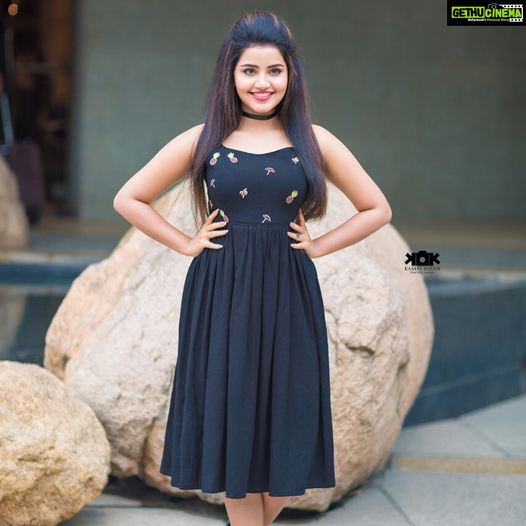 Anupama Parameswaran Instagram - Credits Styling: @meghanaalluri Outfit: @notchabovecreations Photography: @kamalkirang Makeup : @shelarpravin99 Hairstyle: @kaminihairstylist Thanku guys 🖤 It's the "ME" look 😅 Loved it #vunnadhiokatezindagi promotions 🤗