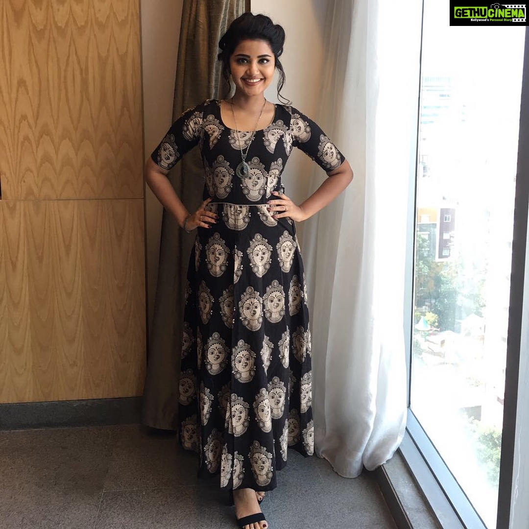 Anupama Parameswaran Instagram - And..... It's promotion time again 🎬🎤🎭 Styled by: @meghanaalluri 💃🏻♥️ Outfit by: @labelma.ya ♥️ Makeup : @shelarpravin99 Hairstyle : @kaminihairstylist Thank you guys 😀 Loved it 🖤 #VOZ