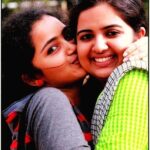 Anupama Parameswaran Instagram - She has the most "kissable" cheeks 💋 #throwback#cms#bff#kissoflove @al_isha_veronica
