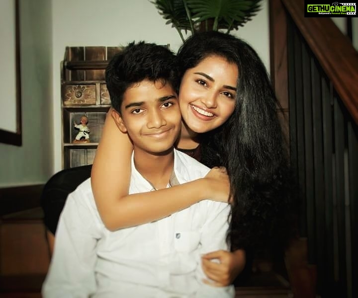 Anupama Parameswaran Instagram - You r the best😘😘😘.... Love u for what u r ❤Happy raksha bandhan😘