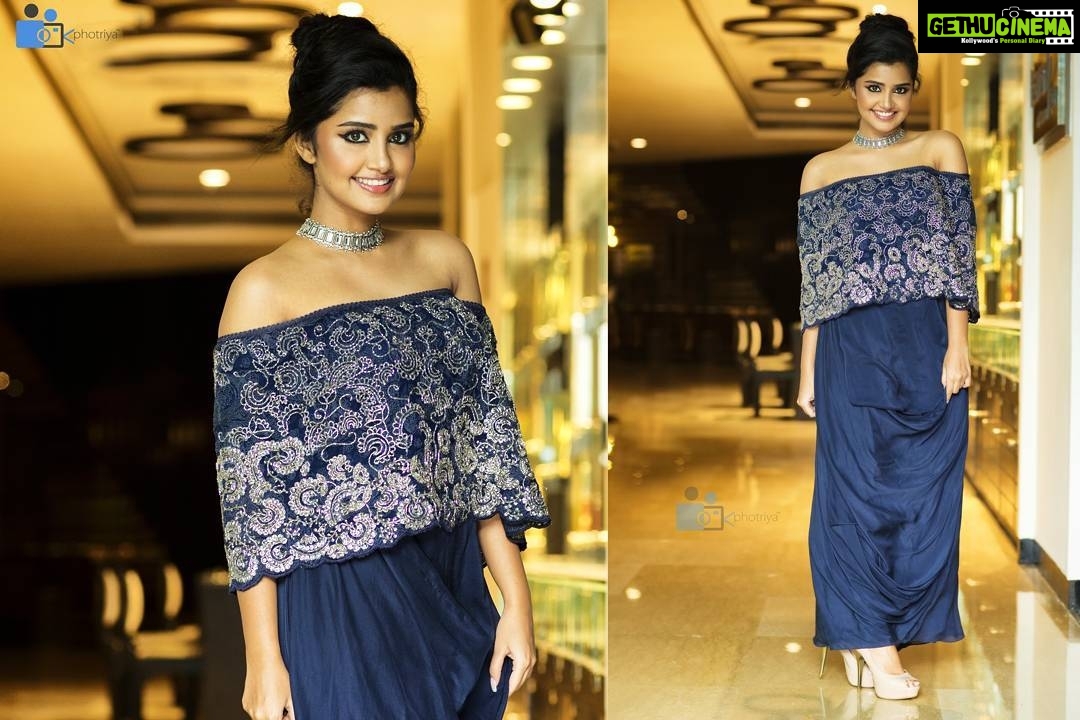 Anupama Parameswaran Instagram - For the cover of @redmagazineofficial ❤ Outfit: @jade_bymk Accessories: @accessoriesbyanandita Makeup: @sandysartistry Photo: @photriyavenky Location: @westinhyderabad Styled by @officialanahita 😘 😍 😘