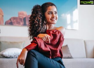 Anupama Parameswaran Instagram - Am I having deja brew or is this just my second cup of coffee today? ☕️ Styling @gaurinaidu 😇 PC @thechillpixelco 😝 MUA @shelarpravin99 Hairstyle @koli_sarika7313