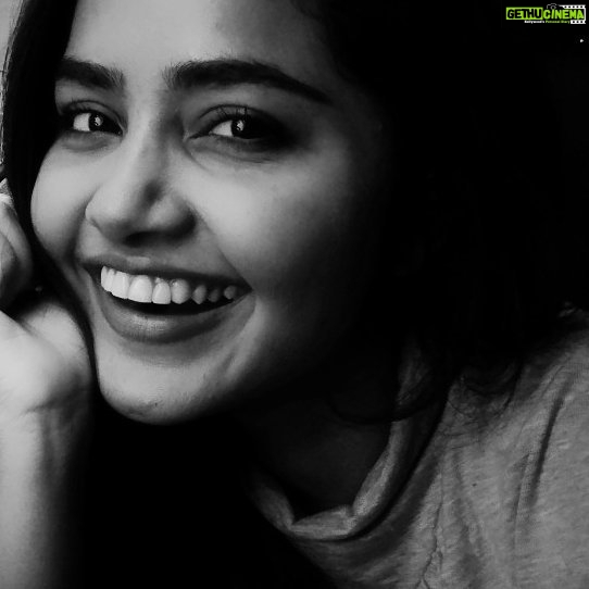 Anupama Parameswaran Instagram - Huh.... (a big sigh)...the moment u regret about that wonderful nap u had at noon.... #sleeplessnyts π’π’π’ But my father has told me to say "cheese" when ever I sense a camera πππππππ