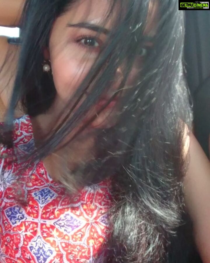 Anupama Parameswaran Instagram - This is how I manage without a mirror... Pls don't ask me for a better secret 😝😜😂 #crazinessatitspeak #girlish 😁😛