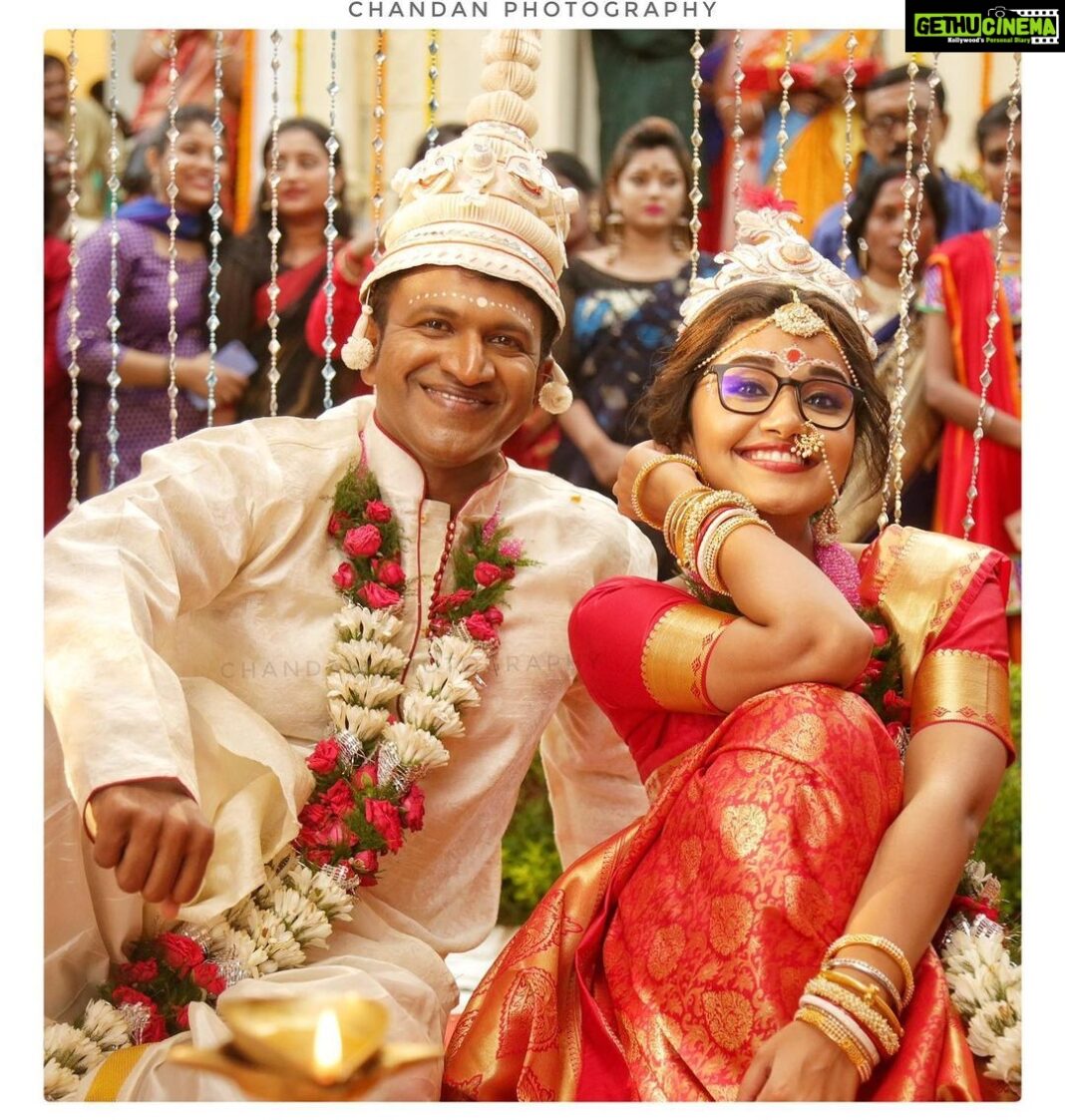 Anupama Parameswaran Instagram - Apppu sir ♥️ Shruthi is always gonna miss her Gagan ….. But Anupama is gonnna miss one of the most dedicated , loving , humble and the kindest human being in the world … how can we forget ur smile apppu sir…. How can I not get your warm hug any more sir……..Heart breaking indeed… Deeply devastated…. still struggling to accept this ….. Love u sooo sooo sooo soooooo much Apppu sir … Prayers and a lot of strength to your family and dear ones …. Always an Appu fan 💔