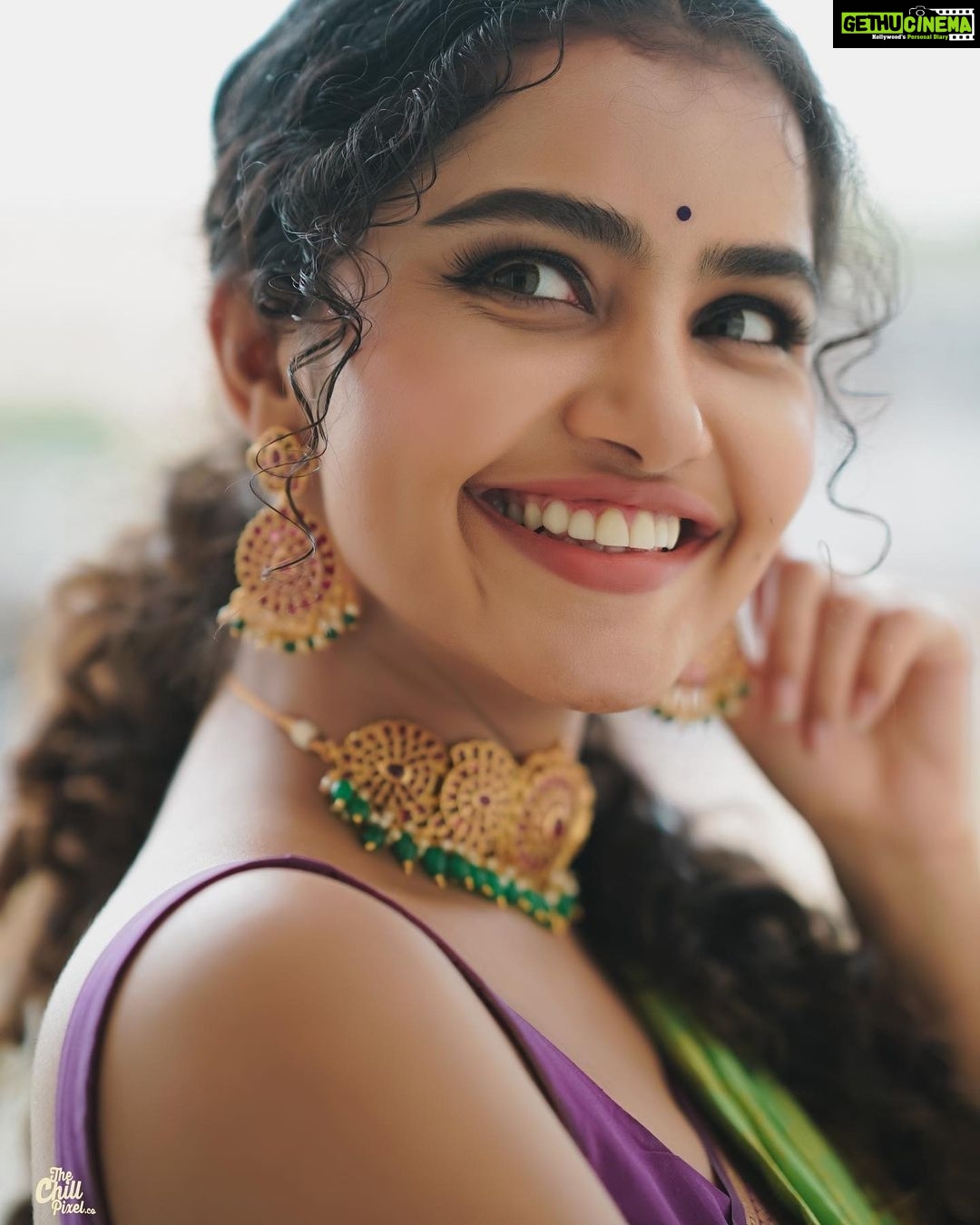 Anupama Parameswaran Instagram - Smile credits: you all π Designer( saree blouse) : @arka_by_divya_kanigalupula Jewellery (Choker & earrings) : @petalsbyswathi Jewellery (Bangles) : @kushalsfashionjewellery Photographer : @thechillpixelco Styling : @sandhya__sabbavarapu Assisted by : @mythri_g @rashmi_angara Event organiser : @anudeep_munna