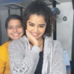 Anupama Parameswaran Instagram - Hehehe 😂 @koli_sarika7313 akka ❤️ Keeping up with the trend 😬