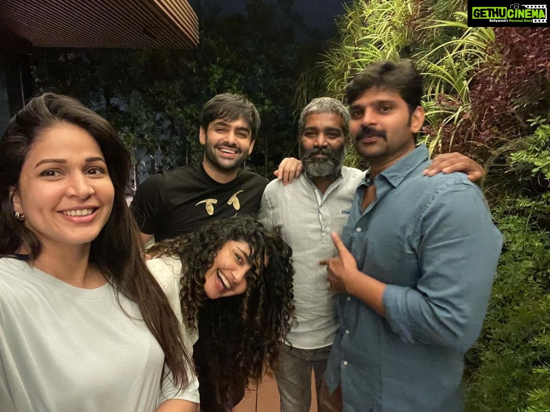 Anupama Parameswaran Instagram - VOZ reunion 🤣♥️😘 @itsmelavanya @sreevishnu29 #kishoretirumala and @ram_pothineni who is doing collateral damage to my hair (2nd and 3rd pic says it all)