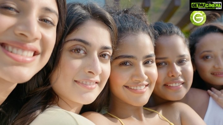 Anupama Parameswaran Instagram - Our secret to glowing skin is out 🤭 So excited to be a part of Garnier's family, a brand I trust for everything related to skincare and beauty. This Bright Complete Vitamin C Serum is for everyone who is searching for ways to get bright, spot-less skin. Can't wait for you to experience it 💛 👩🏻🦱👩🏼🦱👩🏽🦱👩🏾🦱👩🏿🦱 @garnierindia #GarnierVitaminCSerum #GarnierBrightComplete #BrightTribe #BrightIsWhoWeAre @smriti_mandhana @tanyamaniktala @varshita.t @andreatariang