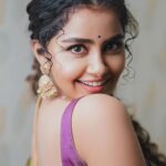 Anupama Parameswaran Instagram – Saree tales never fails ♥️

Designer( saree blouse) : @arka_by_divya_kanigalupula
Jewellery (Choker & earrings) : @petalsbyswathi
Jewellery (Bangles) : @kushalsfashionjewellery
Photographer : @thechillpixelco
Styling : @sandhya__sabbavarapu 
Assisted by : @mythri_g @rashmi_angara

Saree by @kisanfashionmall