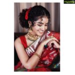 Anupama Parameswaran Instagram - 🥀 Saree @mugdhaartstudio Jewellery @pavanmorjewellers Styling @workofelan Hairstyle @koli_sarika7313 Captured by @sumuhurtham_photography, @anudeep_munna