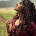 Anupama Parameswaran Instagram - ~When the light and people around you keeps you warm ... Captured by @shelarpravin99 Warmth by @koli_sarika7313 @saikumar_kancharlaa 😘😘😘 Munnar Hill Station