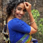 Anupama Parameswaran Instagram - Happy vishu and belated Ugadi dear fam 🌻🌼🌸🌺🌾 PC @akshayeparameswaran @nijeshcheruly
