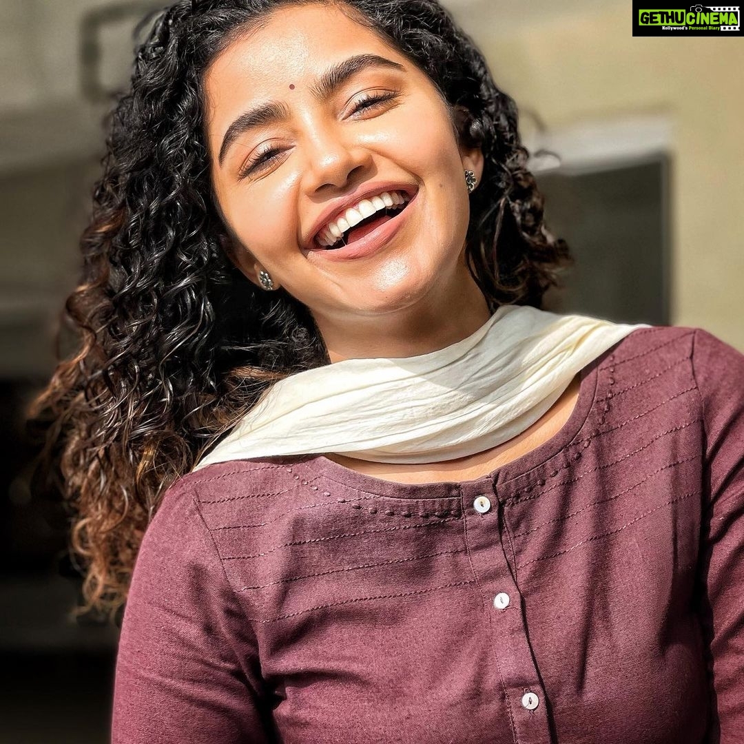 Anupama Parameswaran Instagram - This is why I love candids 🤷🏻♀️
