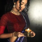 Anupama Parameswaran Instagram - Happy Diwali 🪔♥️🤗 PC @sunithaparameswaran75 Saree @cherries_corture Jewellery @daivik.in