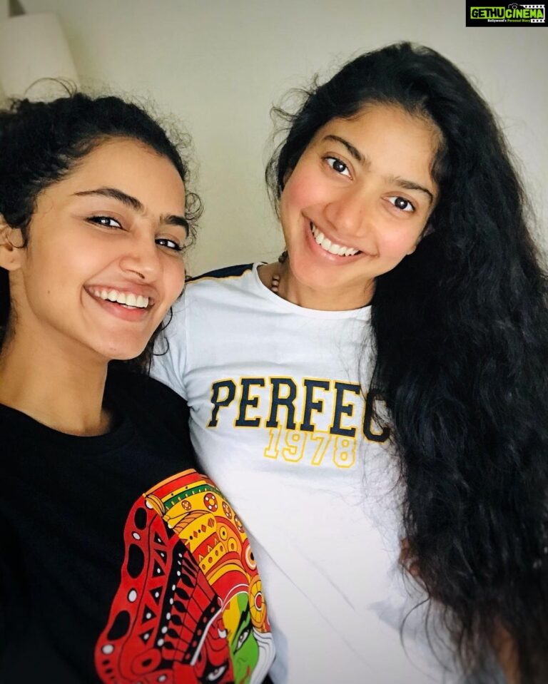 Anupama Parameswaran Instagram - Does anyone remember Mary and Malar♥️ @saipallavi.senthamarai loved you then , love you forever 😘😘😘 A fan for sure 🤗 #happymorning #happysunday This Morning