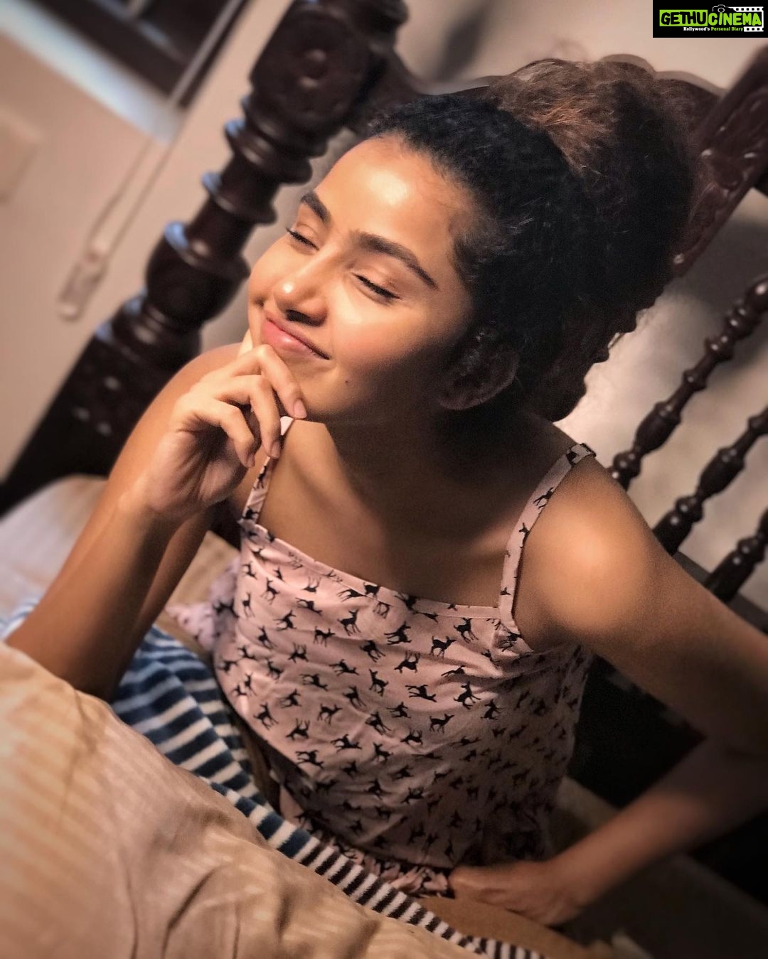 Anupama Parameswaran Instagram - Photography diaries 🤷🏻♀️ 1. I wish this was a candid 2. Na...better to pose... 3. Ooppps... the real candid 😝 Can relate? PC @akshayeparameswaran 🙍🏻♀️ Wearing @clts.in 👚 Thanks for keeping up with Parameswarans my lovely peeps 😘