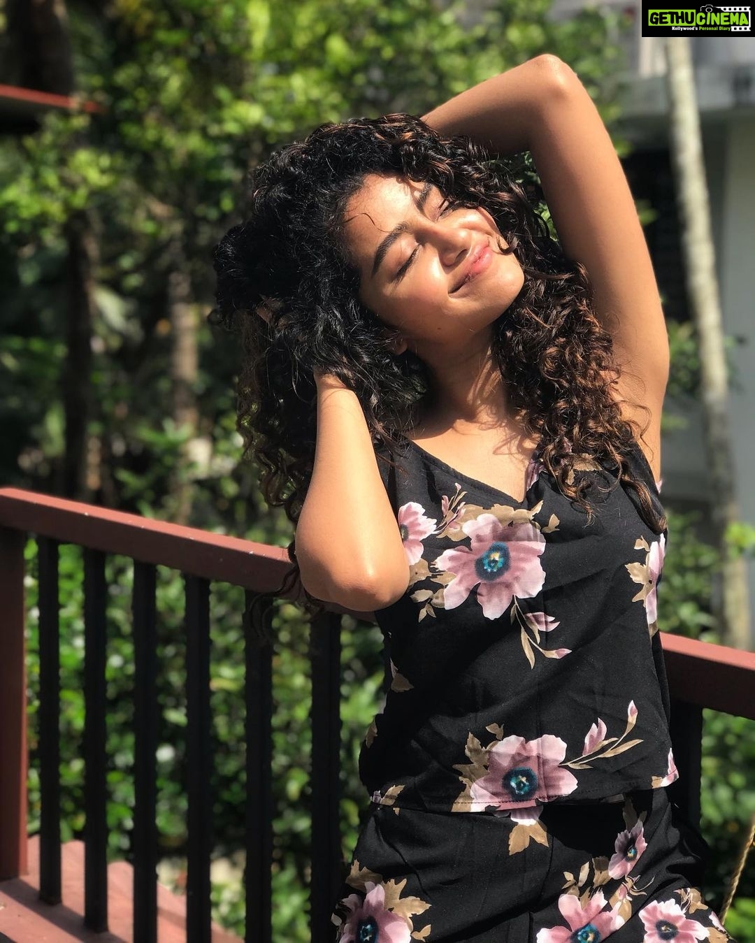 Anupama Parameswaran Instagram - Bronzed bae ...... ♥️