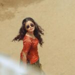 Anupama Parameswaran Instagram - Uber cool shyama... haven’t met her? Okay link in my bio 😘 Btw thanks tons for the love ... and @sbk_shuhaib what a timing yaaar 🥰😘