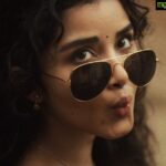 Anupama Parameswaran Instagram - ‘Peyyum Nilaavu “ Official Video Song from #ManiyarayileAshokan is out now ♥️ link in bio 🙈
