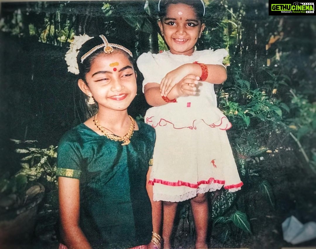 Anupama Parameswaran Instagram - Happy Raksha Bandhan my naughty βgirlβπ @akshayeparameswaran ... no matter what you wear or do ... I am the centre of attraction πππ I am the expression queen π€£ππ
#photofails