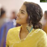 Anupama Parameswaran Instagram - Look at you , looking at me ...😉 gotcha 😘 @saj_fotography X @affairs_label X @chennai.allcollections X @lavanyabathina 😘