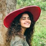 Anupama Parameswaran Instagram - Cheese to photographs Cheers to life ♥️ #upsanddowns#thistooshallpass#positivethoughts#movingon#monsoonhat