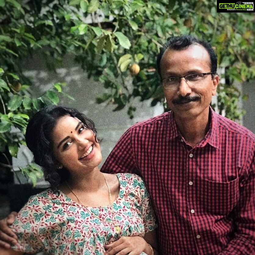 Anupama Parameswaran Instagram - Happy Fatherโs Day achaaa ๐๐๐