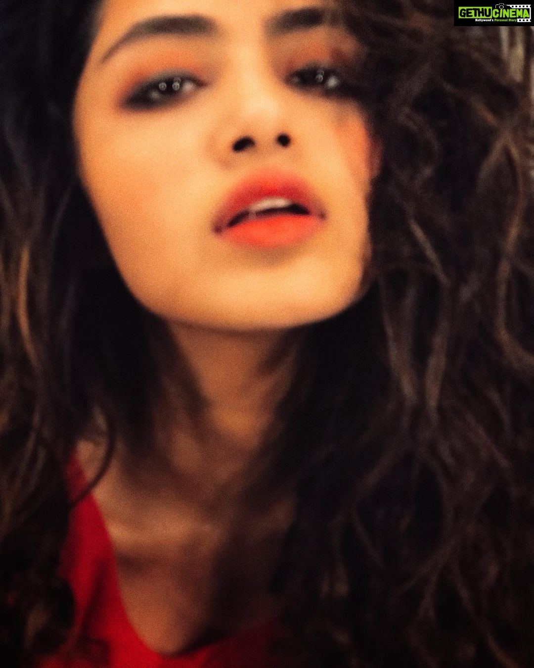 Anupama Parameswaran Instagram - Me .. jealous of you? Bless your delusional heart ... #blurry