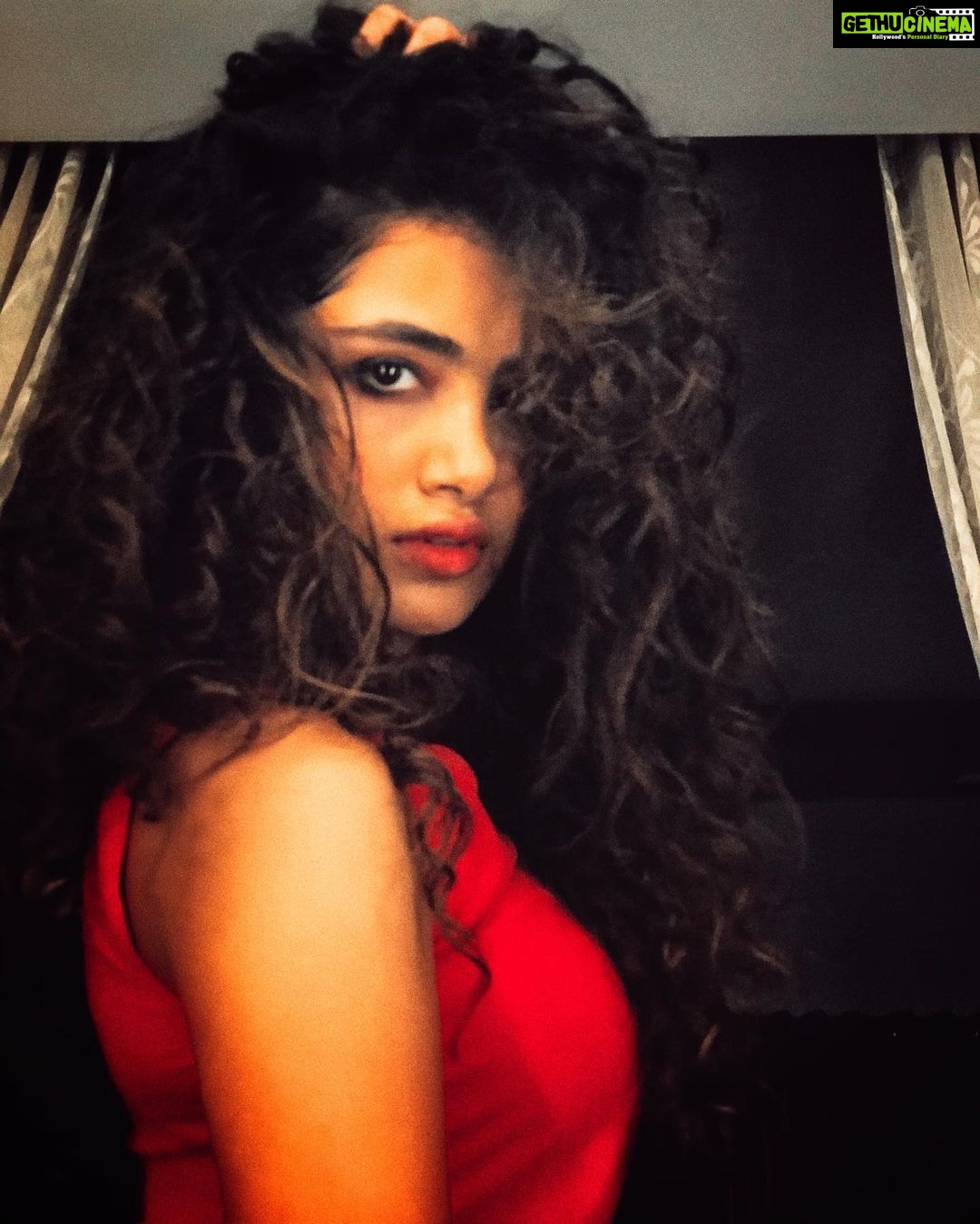 Anupama Parameswaran Instagram - Bury blood 🩸 Blurry red ♥️