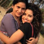 Anupama Parameswaran Instagram - Happy Mother’s Day buddy 🤪 @sunithaparameswaran75 😘