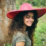 Anupama Parameswaran Instagram - Cheese to photographs Cheers to life ♥️ #upsanddowns#thistooshallpass#positivethoughts#movingon#monsoonhat