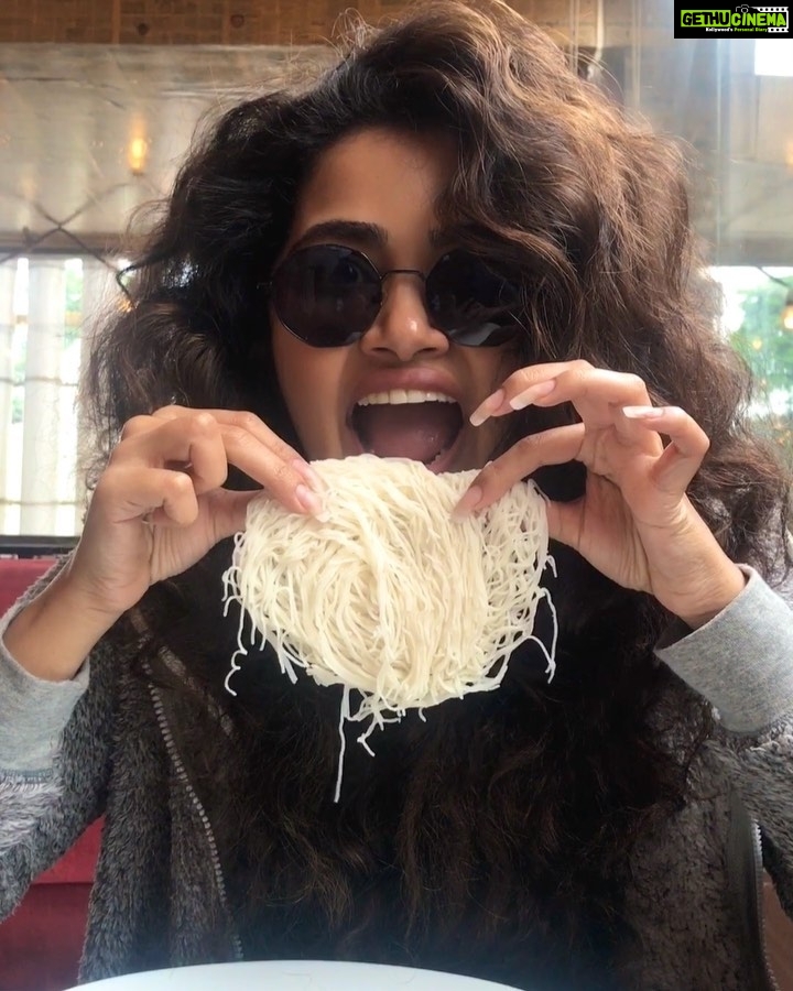 Anupama Parameswaran Instagram - We all have that moment where we are โpausingโ (posing) for an amazing picture ๐๐ธ And your weirdest friend๐ does the same ... Am I right? ๐ With an idiyappam and an idiot ๐