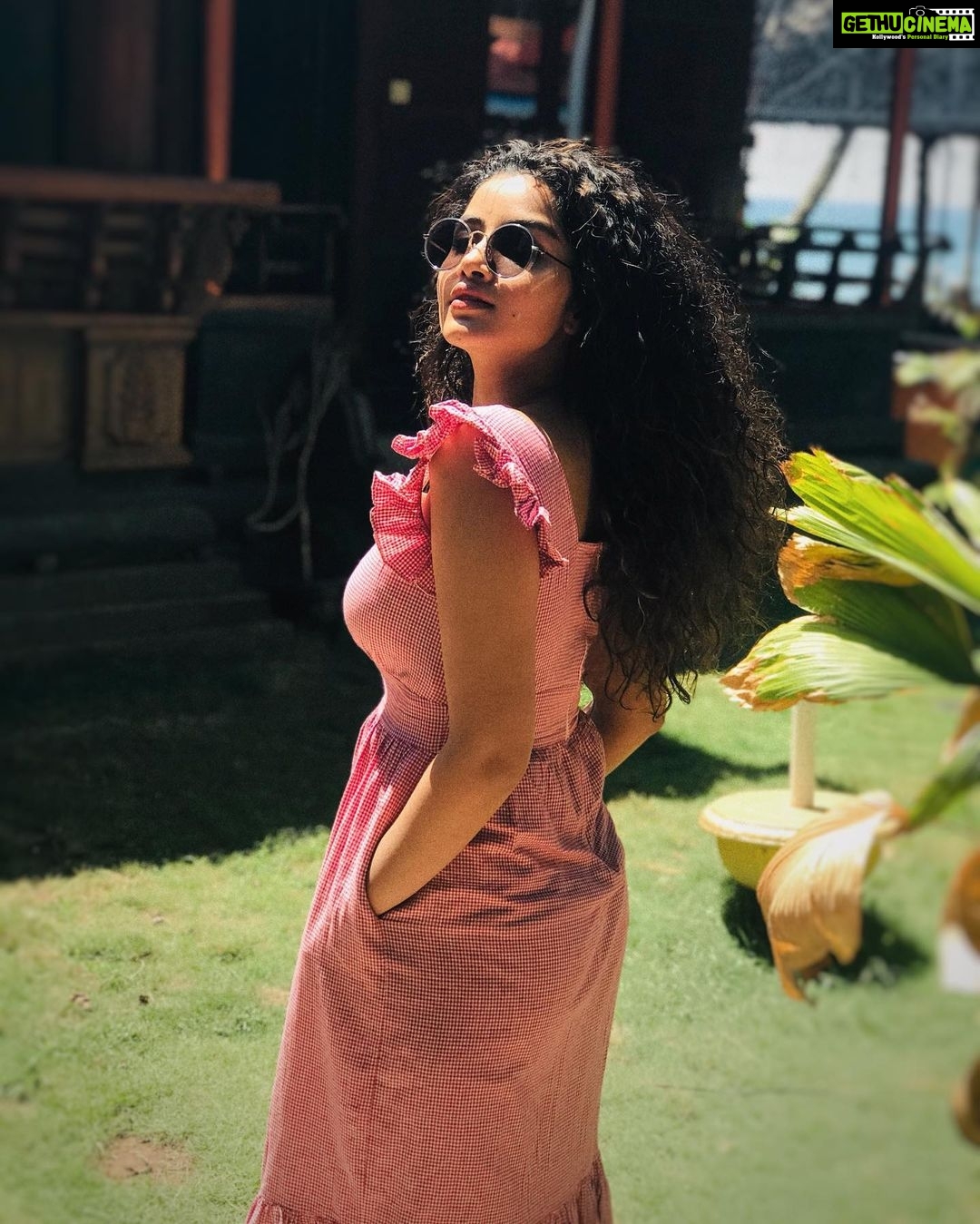 Anupama Parameswaran Instagram - 🕶shades
